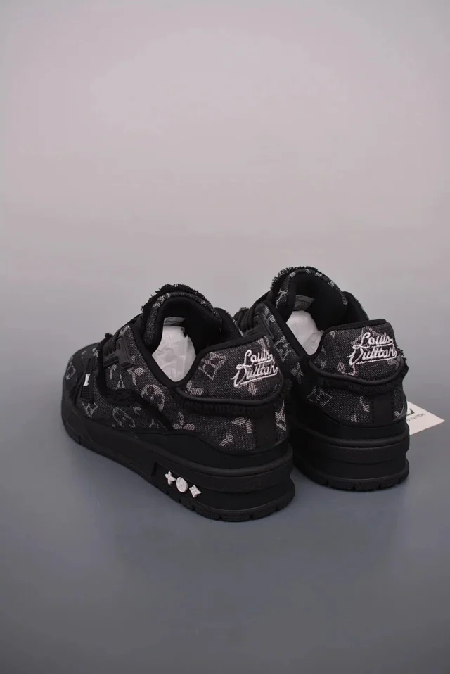 Louis Vuitton Sneakers Low-Top Monogram Lace-Up product detail image 7