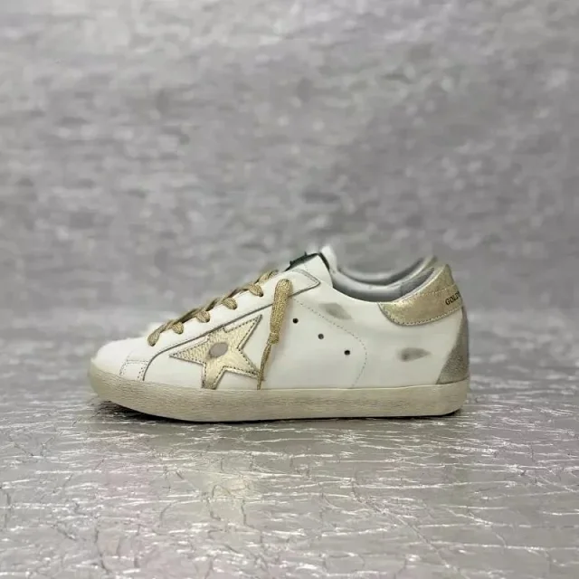 Golden Goose Sneakers Superstar low-top with star appliqué product detail image 12