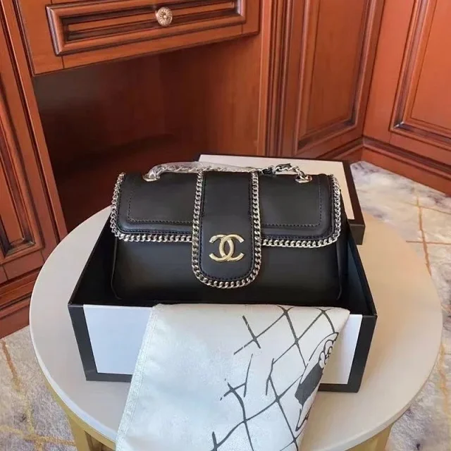 Chanel Shoulder Bags Chain-trim flap bag product detail image 3