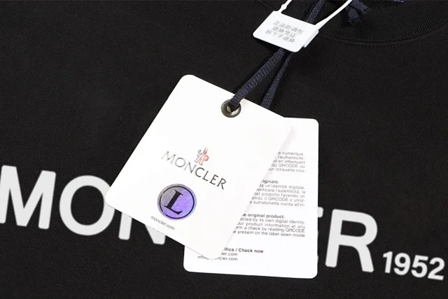 Moncler Hoodies & Sweatshirts Crewneck sweatshirt with logo patch or print product detail image 3