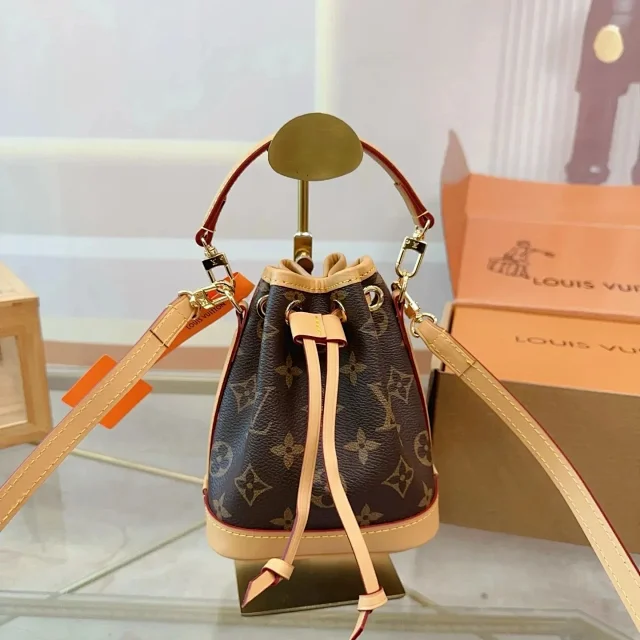 Louis Vuitton Handbags Monogram Top-Handle Handbag product detail image 1