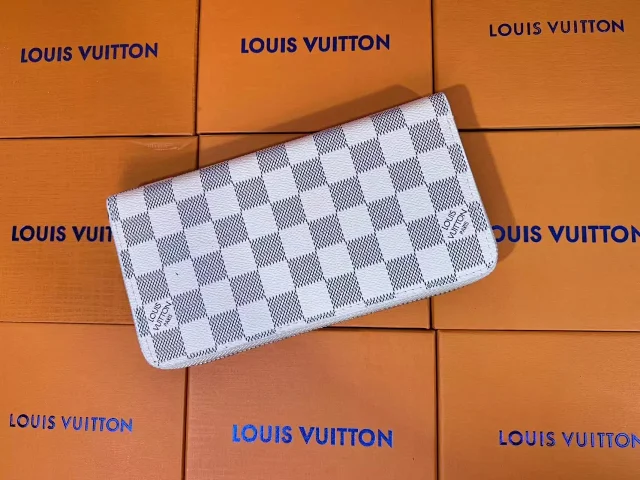 Louis Vuitton Wallets & Card Holders Monogram Snap Wallet product detail image 5