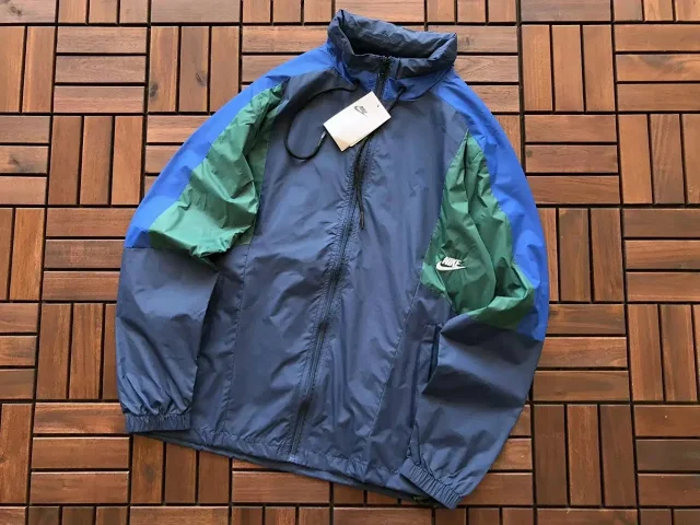 Nike Jackets Zip-Up Windbreaker with Logo Graphics product detail image 8