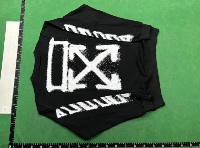 Off-White Hoodies & Sweatshirts Crewneck sweatshirt with Arrow graphic and striped sleeves product detail image 3