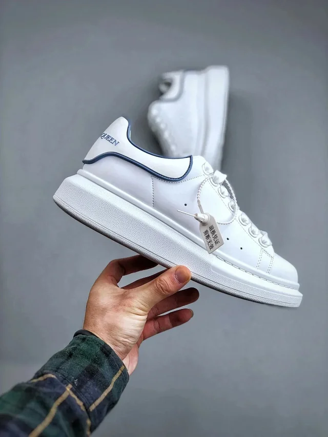 Alexander McQueen Sneakers Oversized Sneaker with Contrast Heel Tab product detail image 7