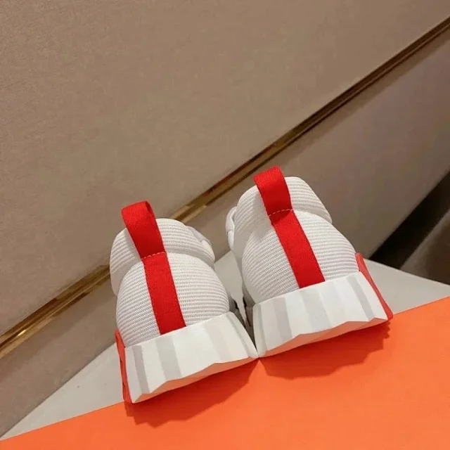 Unbranded Sneakers Low-top lace-up with ribbed sole and heel accent product detail image 3