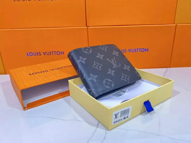 Louis Vuitton Wallets & Card Holders Monogram bifold wallet product detail image 12