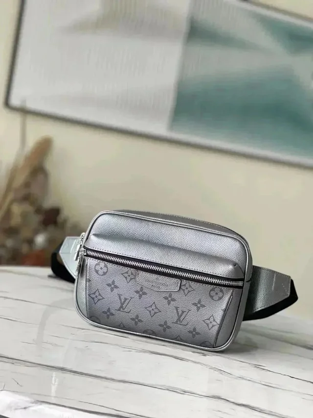 Louis Vuitton Crossbody Bags Monogram Zip Bag product detail image 5