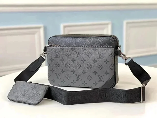 Louis Vuitton Crossbody Bags Monogram Zip Bag product detail image 6