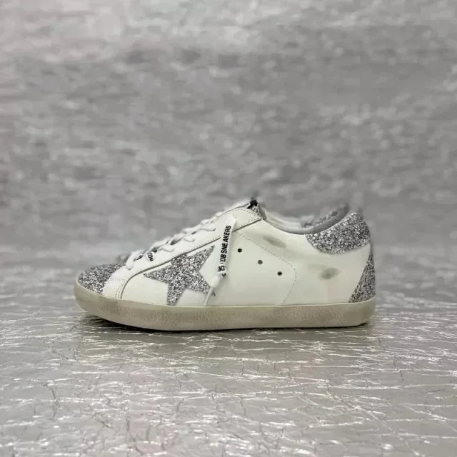 Golden Goose Sneakers Superstar low-top with star appliqué product detail image 3