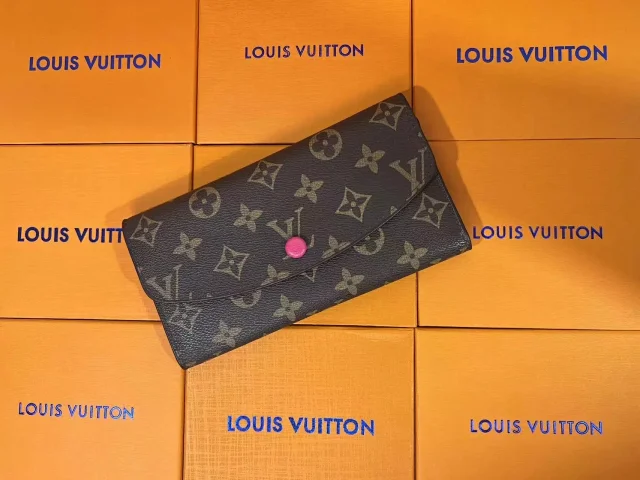 Louis Vuitton Wallets & Card Holders Monogram Snap Wallet product detail image 2
