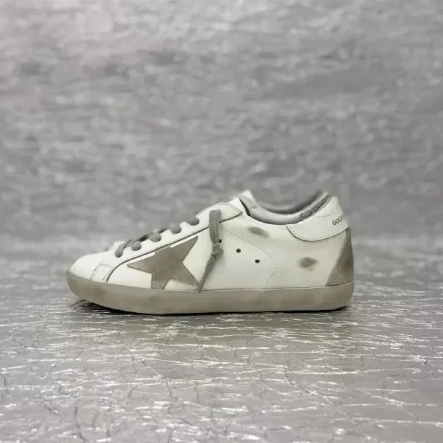 Golden Goose Sneakers Superstar low-top with star appliqué product detail image 5