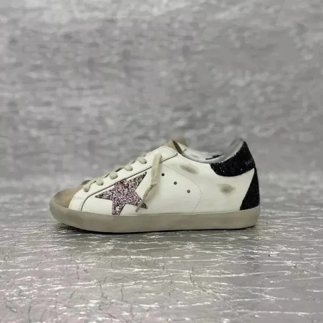 Golden Goose Sneakers Superstar low-top with star appliqué product detail image 9