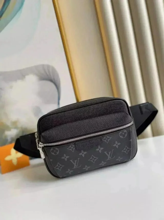 Louis Vuitton Crossbody Bags Monogram Zip Bag product detail image 3