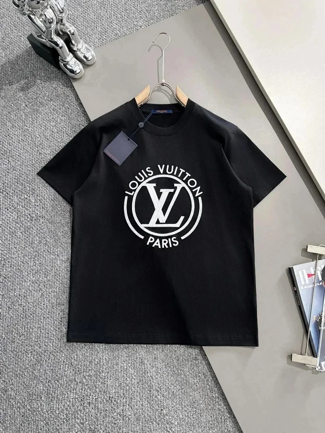 Louis Vuitton T-Shirts Short-Sleeve Logo Graphic product detail image 6
