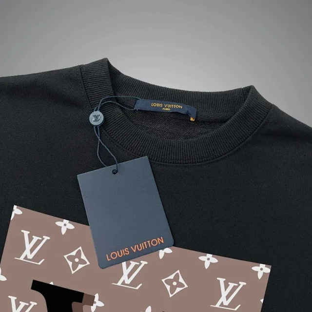 Louis Vuitton Hoodies & Sweatshirts Crewneck Monogram Graphic Sweatshirt product detail image 2