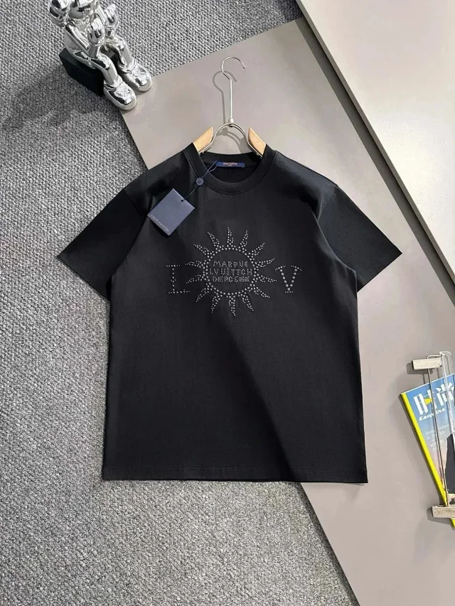 Louis Vuitton T-Shirts Short-Sleeve Logo Graphic product detail image 4