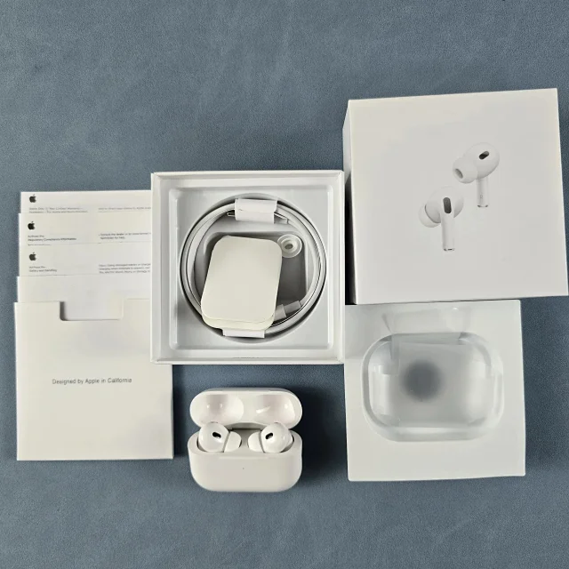 Bang & Olufsen Wireless earbuds product detail image 2