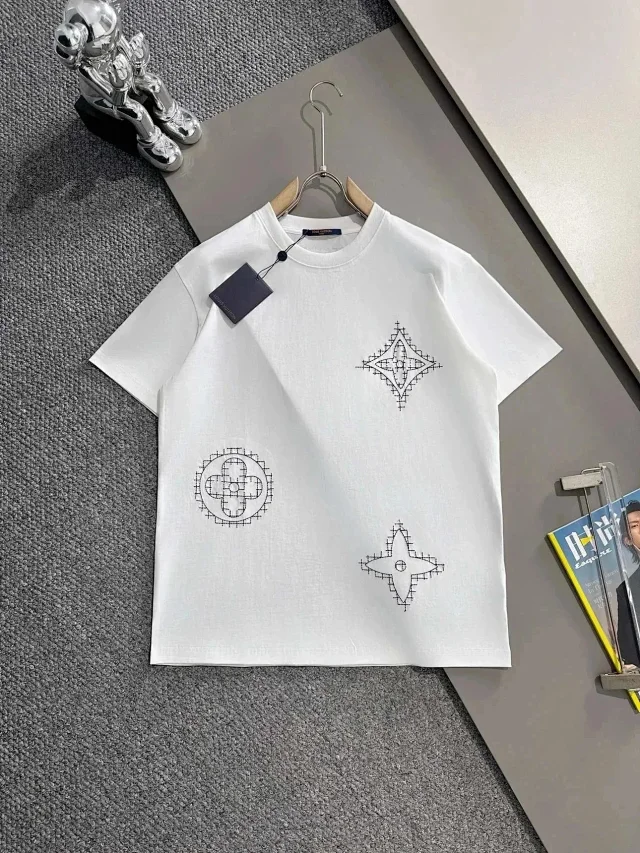 Louis Vuitton T-Shirts Short-Sleeve Logo Graphic product detail image 3