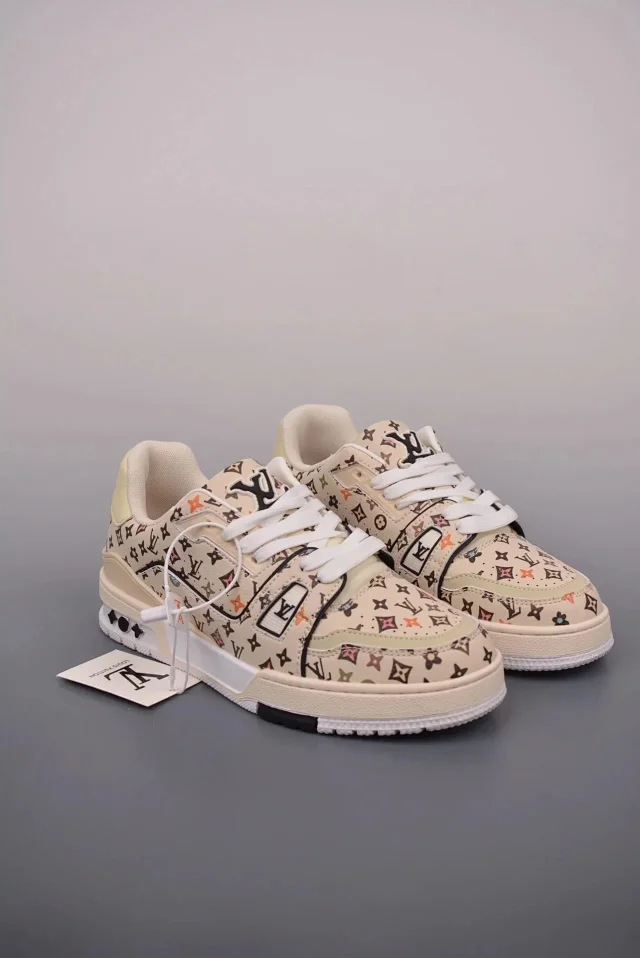 Louis Vuitton Sneakers Low-Top Lace-Up Monogram product detail image 4