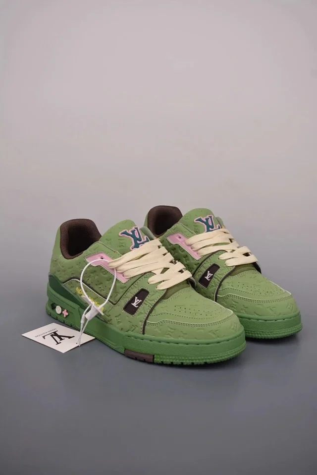 Louis Vuitton Sneakers Low-Top Lace-Up Monogram product detail image 2