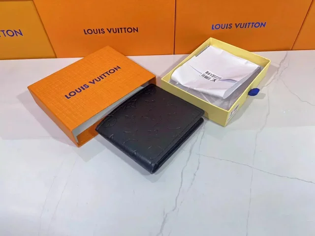 Louis Vuitton Wallets & Card Holders Monogram bifold wallet product detail image 40