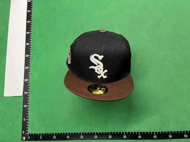 New Era Hats 59FIFTY fitted flat-brim baseball caps with embroidered MLB team logos and commemorative patches product detail image 8