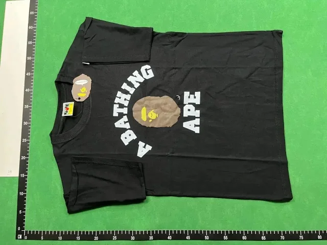 A BATHING APE T-Shirts Short-Sleeve Head Graphic product detail image 6
