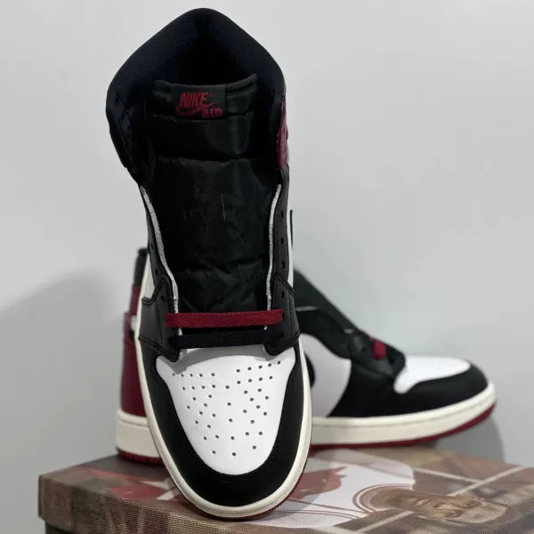 Air Jordan 1 High OG Pine Green Sneakers - 8