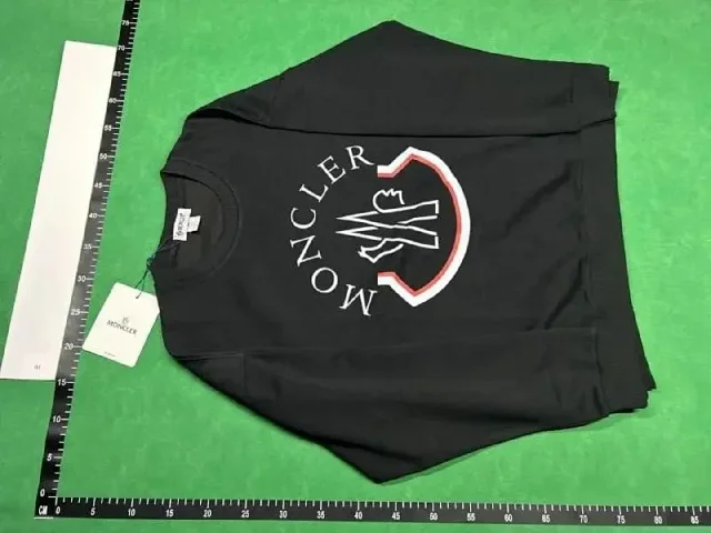 Moncler Hoodies & Sweatshirts Crewneck logo-print sweatshirt product detail image 2