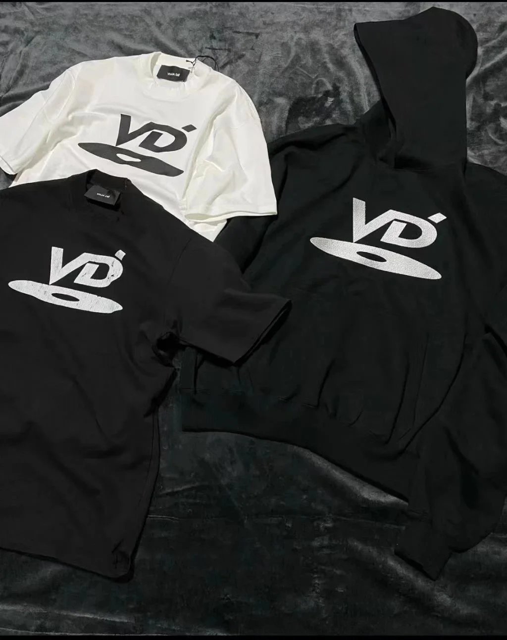 Velja Dé Vinyl Disc Logo Black T-Shirt - 10
