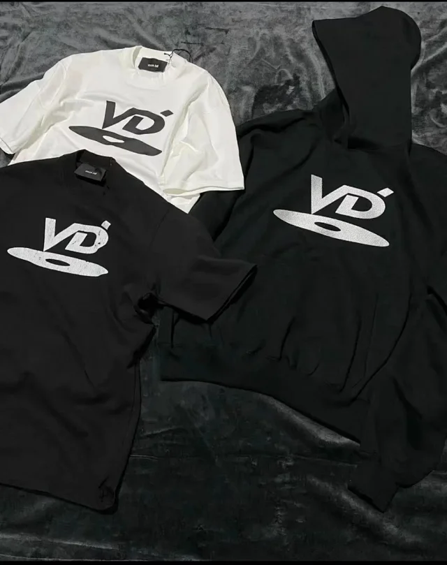 Vuja Dé T-Shirts VD logo print product detail image 9