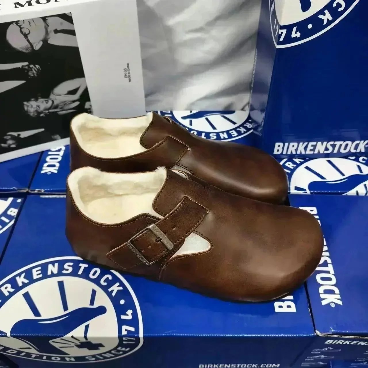 Fully Enclosed Brown Leather Upper with Fleece
