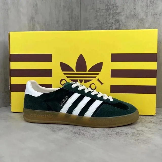 Gucci Sneakers Gazelle low-top three-stripe product detail image 4