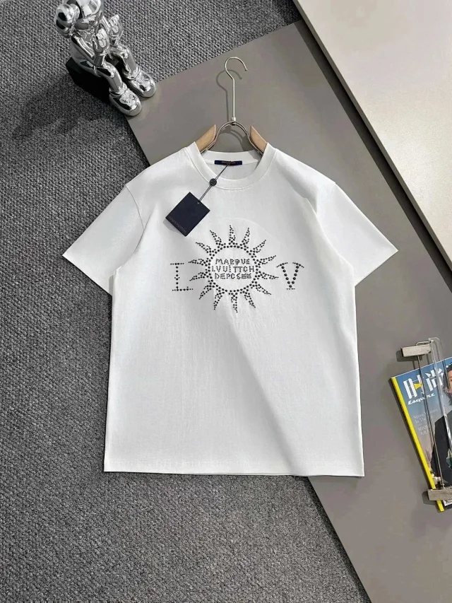Louis Vuitton T-Shirts Short-Sleeve Logo Graphic product detail image 5