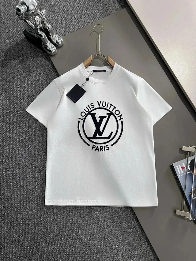 Louis Vuitton T-Shirts Short-Sleeve Logo Graphic product detail image 7
