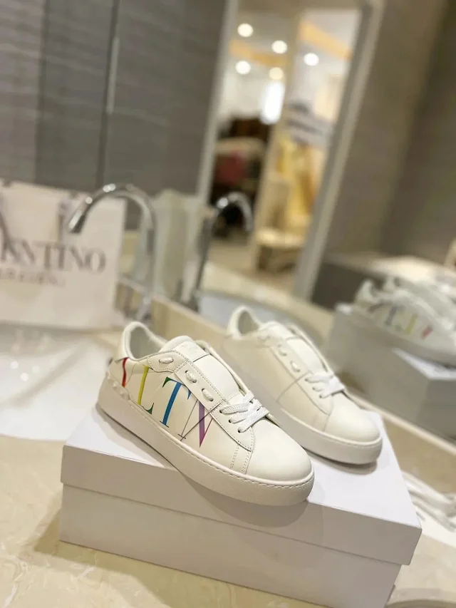 Valentino Garavani Sneakers Low-Top VLTN Logo product detail image 2