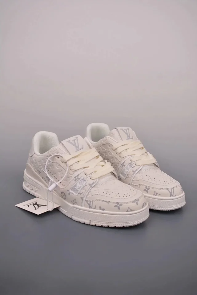Louis Vuitton Sneakers Low-Top Lace-Up Monogram product detail image 3