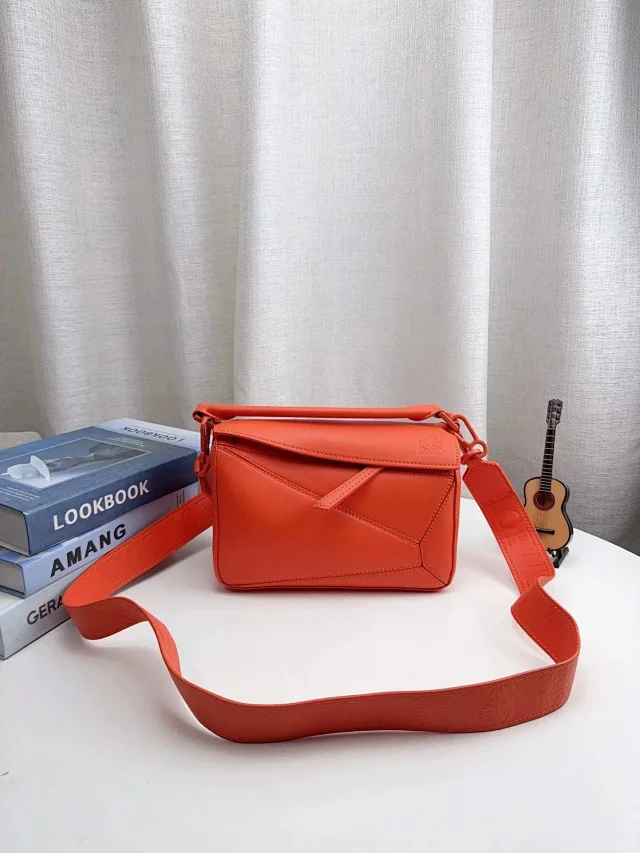 Loewe Drawstring Logo Shoulder Bag product detail image 8