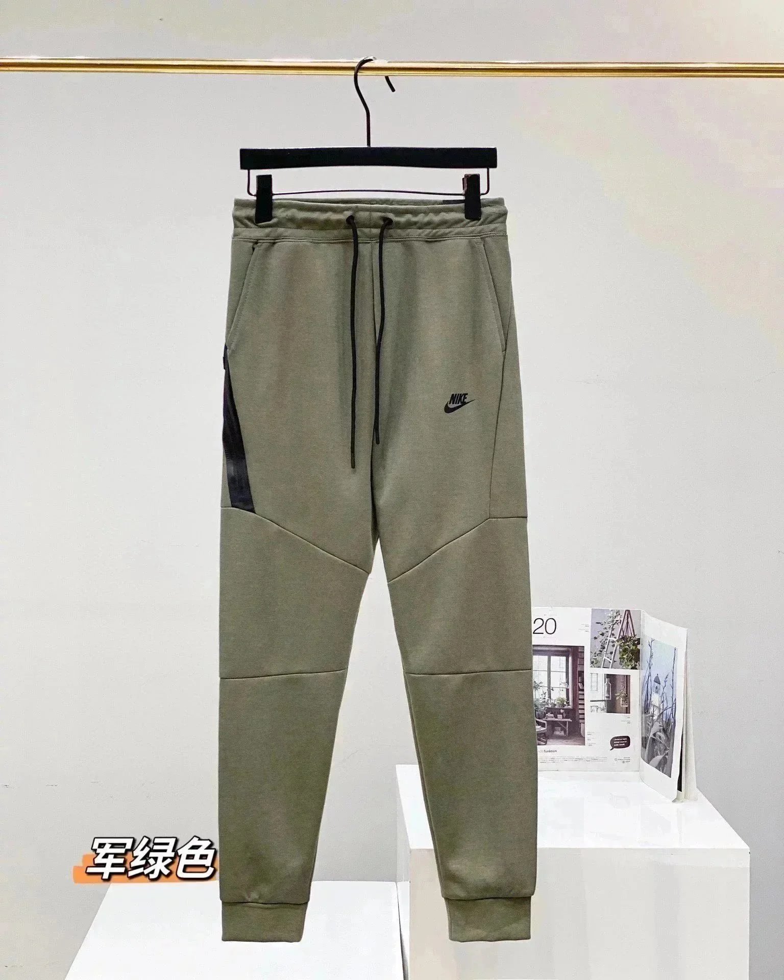 Nike Matching Sets Hooded zip-up jacket and jogger pants set — Army-green pants