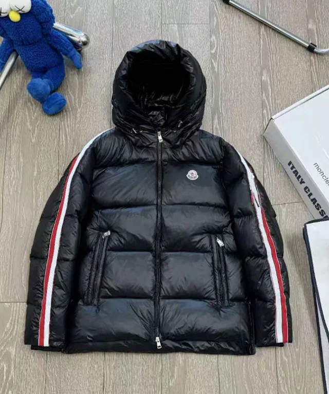 Moncler Down Jackets Quilted Jacket product detail image 14