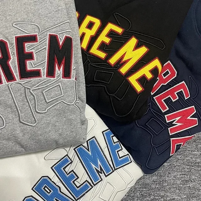 Supreme Hoodies & Sweatshirts Logo Crewneck Sweatshirt product detail image 6