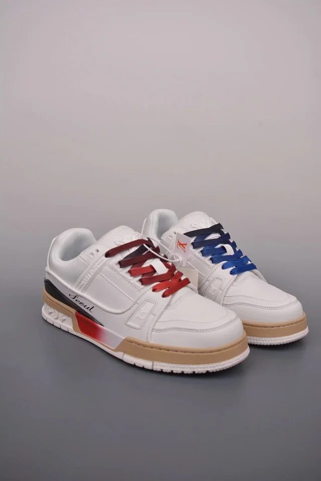 Louis Vuitton Sneakers Low-Top Monogram Lace-Up product detail image 10