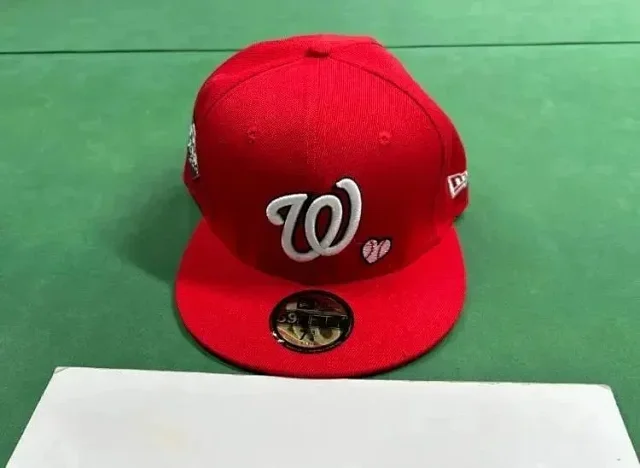 New Era Hats 59FIFTY fitted flat-brim baseball caps with embroidered MLB team logos and commemorative patches product detail image 7