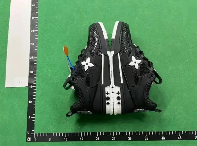 Louis Vuitton Sneakers Low-top monogram product detail image 7