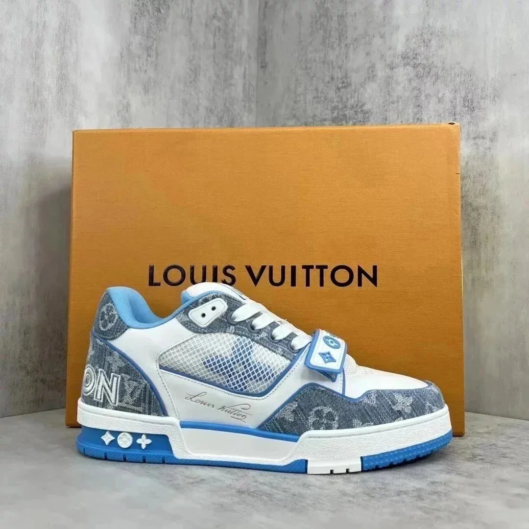 Louis Vuitton Sneakers Low-top lace-up with Monogram flower details — 31