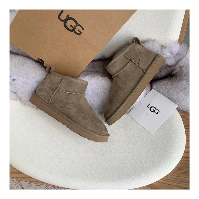 UGG Boots Shearling-Lined Ankle product detail image 12