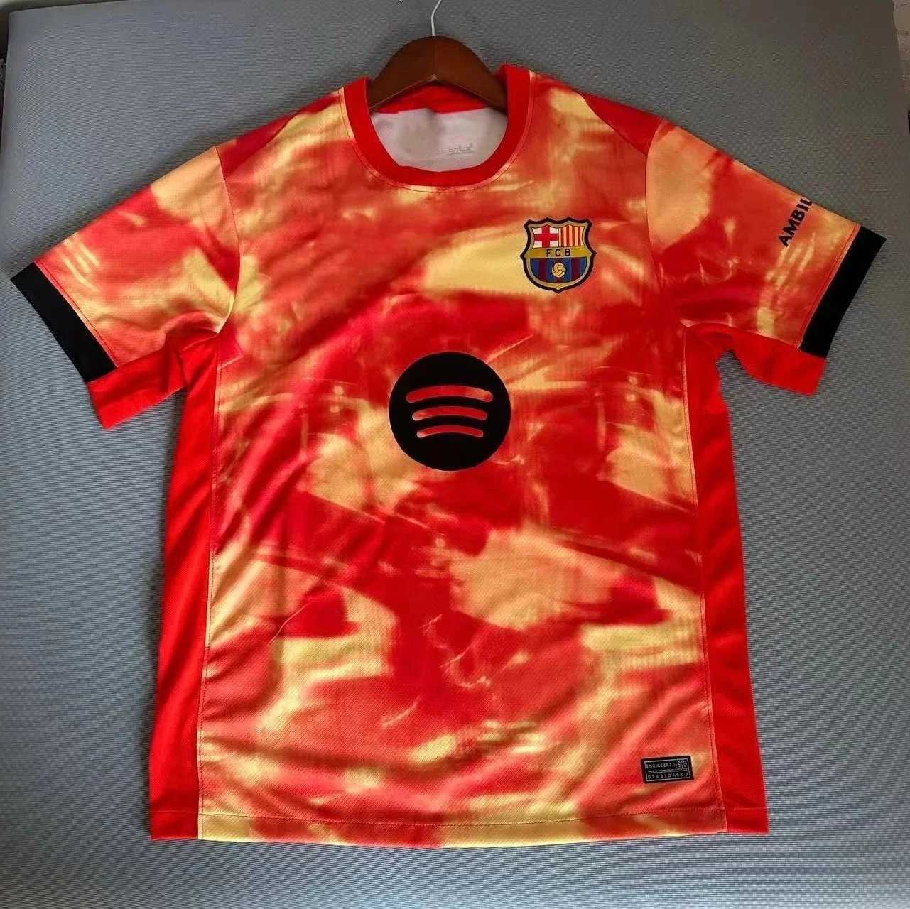 巴萨粉色训练服