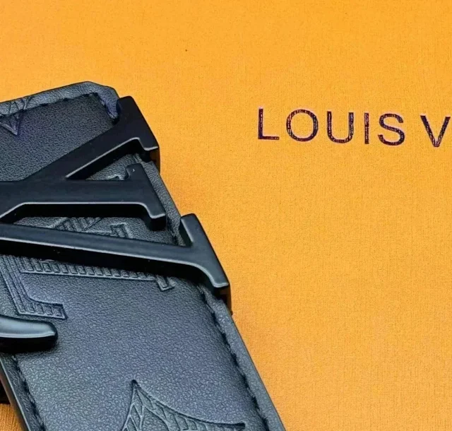 Louis Vuitton Belts LV Initiales buckle with Monogram-pattern strap product detail image 10