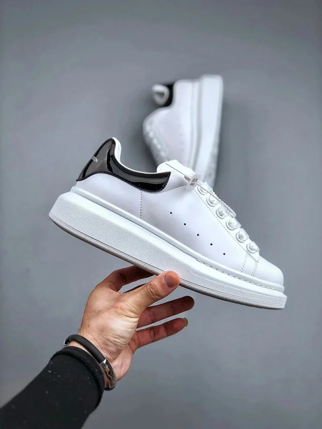 Alexander McQueen Sneakers Oversized Sneaker with Contrast Heel Tab product detail image 5